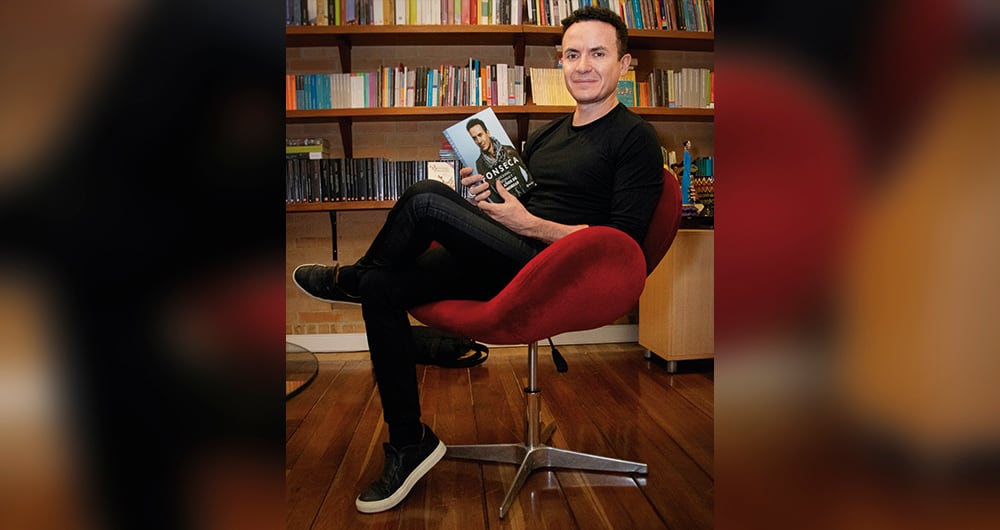 De la mano de editorial Planeta, Fonseca editó un libro biográfico y conmemorativo de sus primeros 20 años de carrera musical, en el que repasa la historia de sus canciones.
