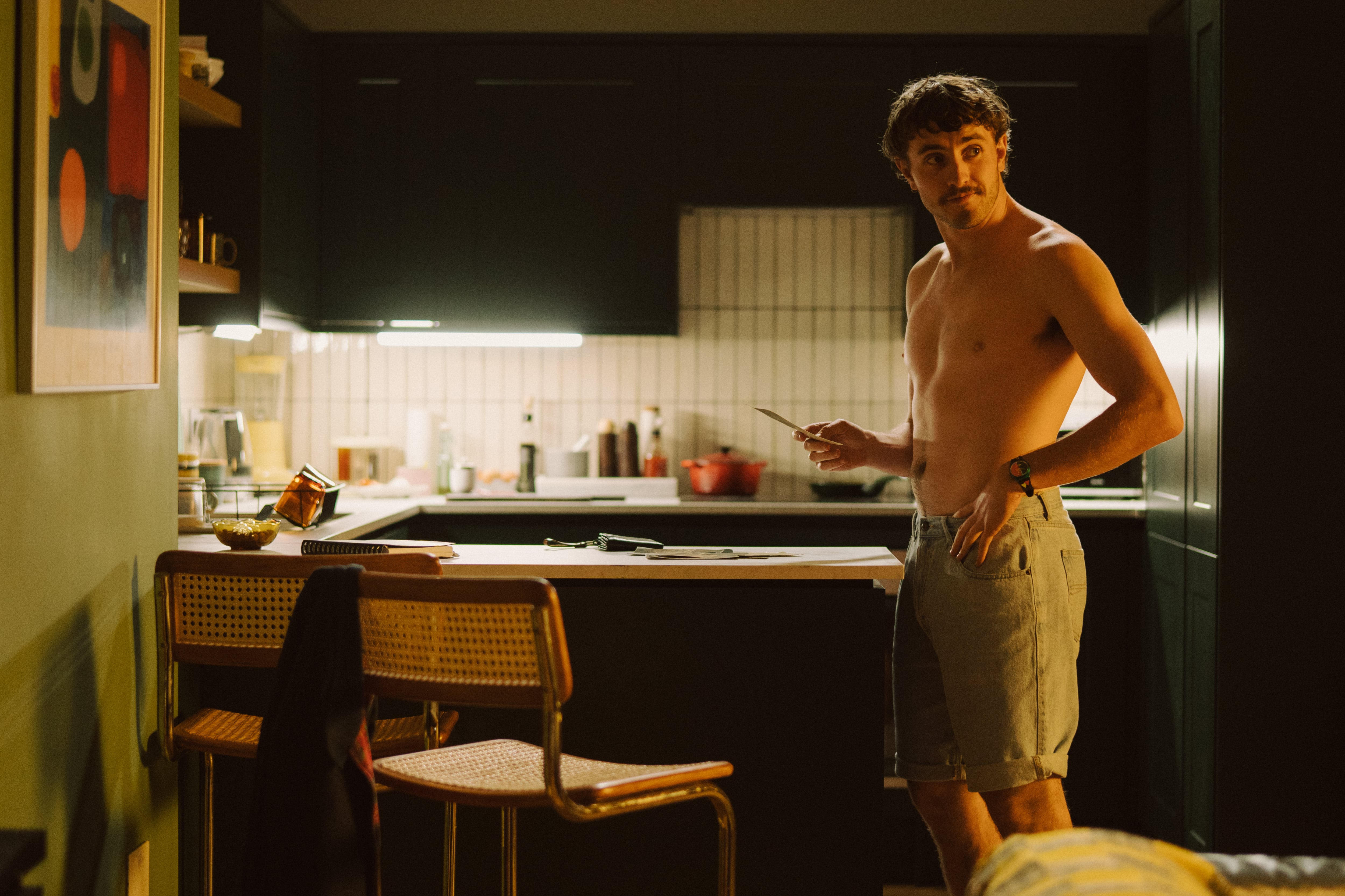 Paul Mescal es Harry en ALL OF US STRANGERS.