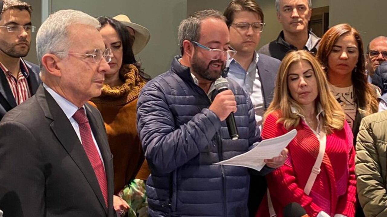 El Centro Democrático anunció oposición al gobierno.