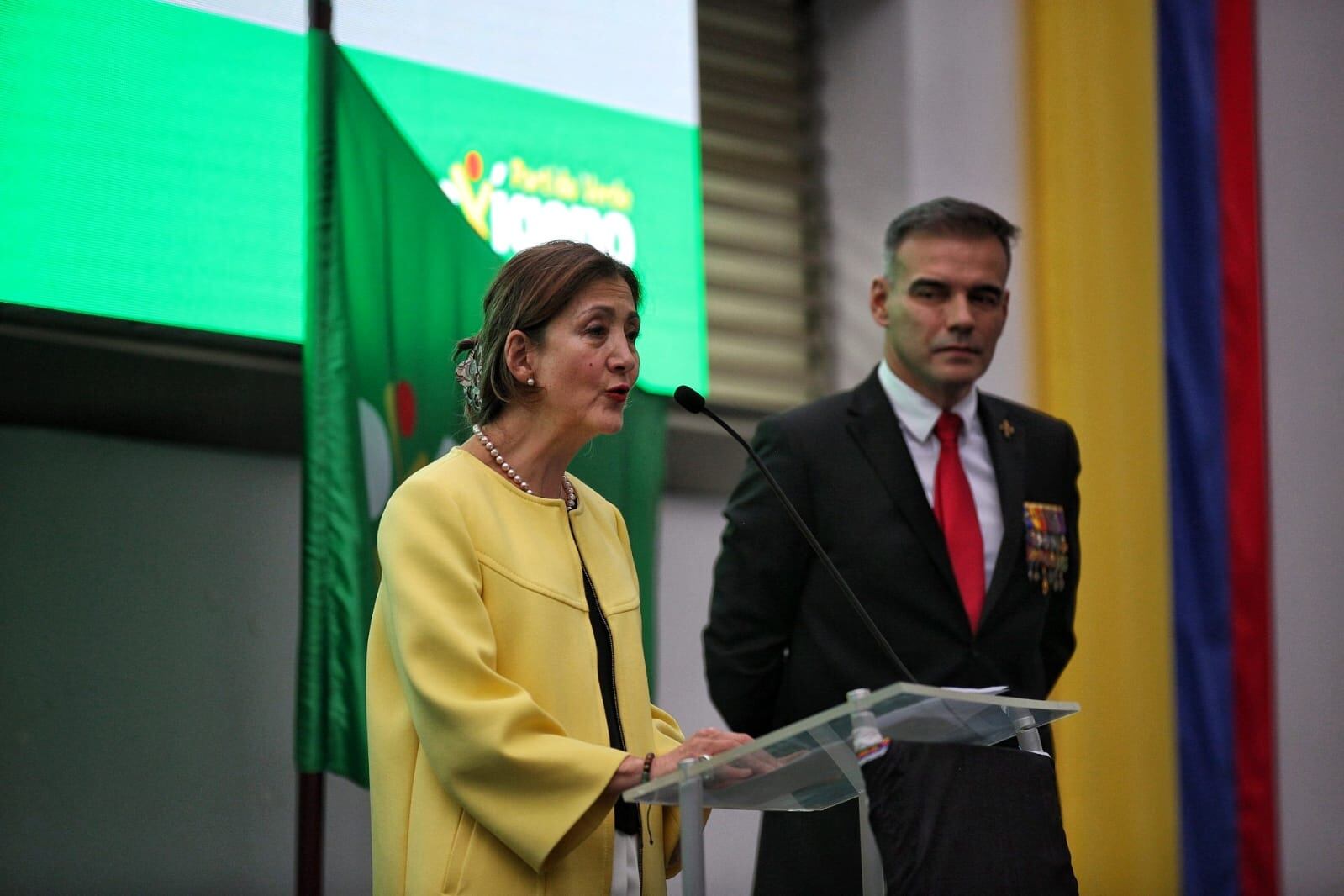 Ingrid Betancourt y José Luis Esparza candidata a la Presidencia de la República