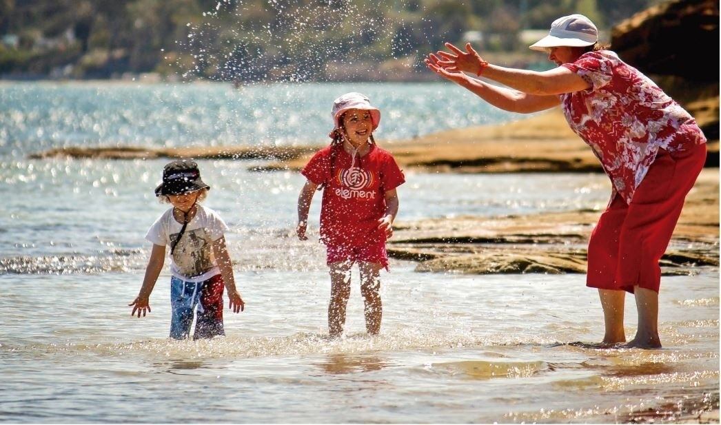 Vínculo entre abuelos y nietos, ayudaría a prevenir el Alzhéimer o la demencia senil, según un experto