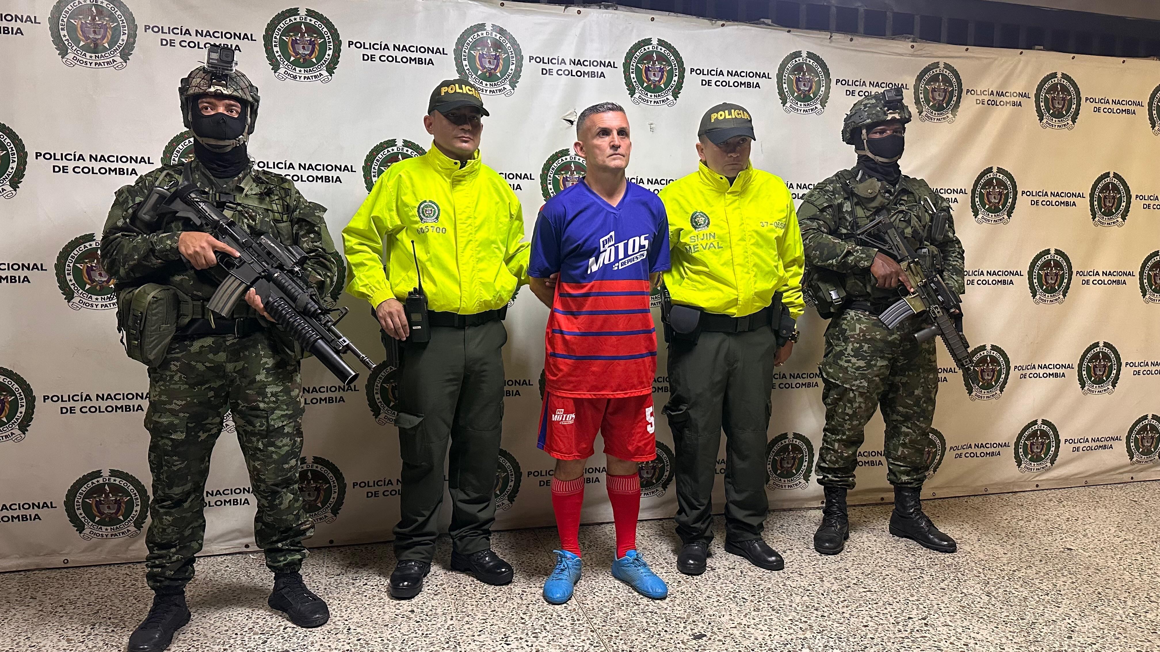 Mientras jugaba fútbol, fue capturado un coronel (r) del Ejército; sería un cabecilla del Clan del Golfo.