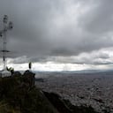 LA POLICIA DE RESCATE RECREA LOS HECHOS OCURRIDOS EL 11 DE OCTUBRE DEL 2020 , EN EL QUE TRES CAMINANTES Y UN PERRO CAEN AL ABISMO DE MAS DE 200 METROS EN EL CERRO DE LA CRUZ EN LA CIUDAD DE BOGOTÁ.
16 DE ABRIL 2021
CERRO DE LA CRUZ
FOTO: ESTEBAN VEGA LA-ROTTA
REVISTA SEMANA