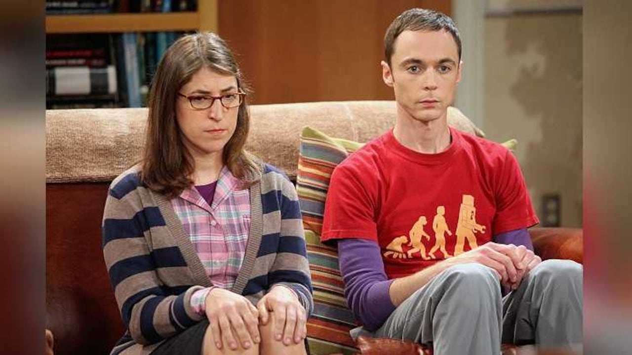 Sheldon Cooper y Amy.