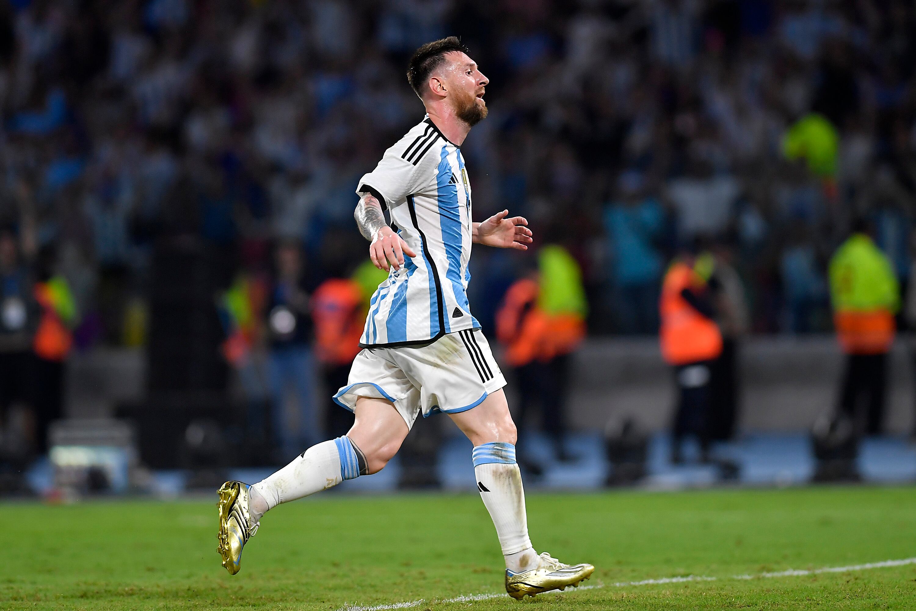Messi llegó a 102 goles con Argentina.