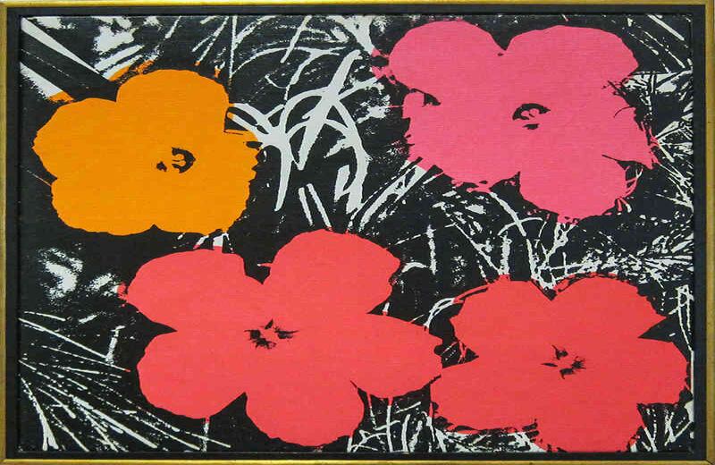 Flowers es otra de sus serigrafías. Esta en particular inspiró al artista Vik Muniz a hacer su propia versión usando la técnica fotográfica