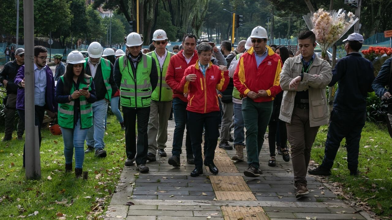 La alcaldesa Claudia López y el director del IDU, Diego Sánchez, hicieron un recorrido por varias obras en el norte de Bogotá.
