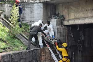 Las autoridades hicieron el levantamiento del cuerpo sin vida de una persona de sexo masculino en las aguas del Río Cali.
