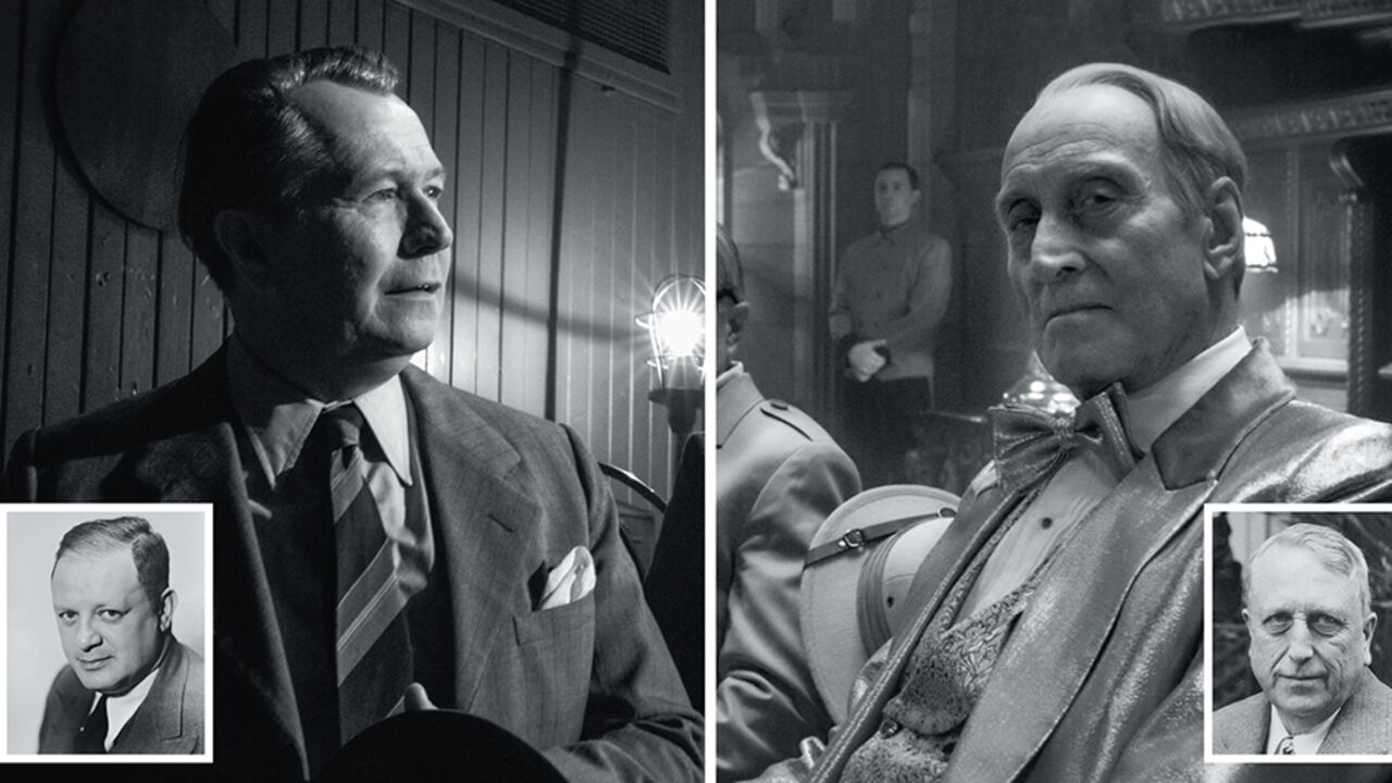 Gary Oldman es Mank y Charles Dance es William Randolph Hearst, ambos ilustran el choque entre el arte y el poder.