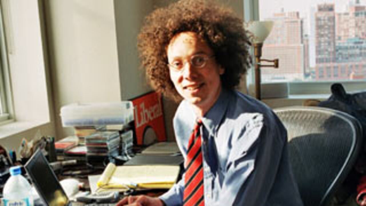 Malcolm Gladwell dice que la escritura es una disciplina que se debe practicar a diario, pero necesita que haya ruido para poder concentrarse