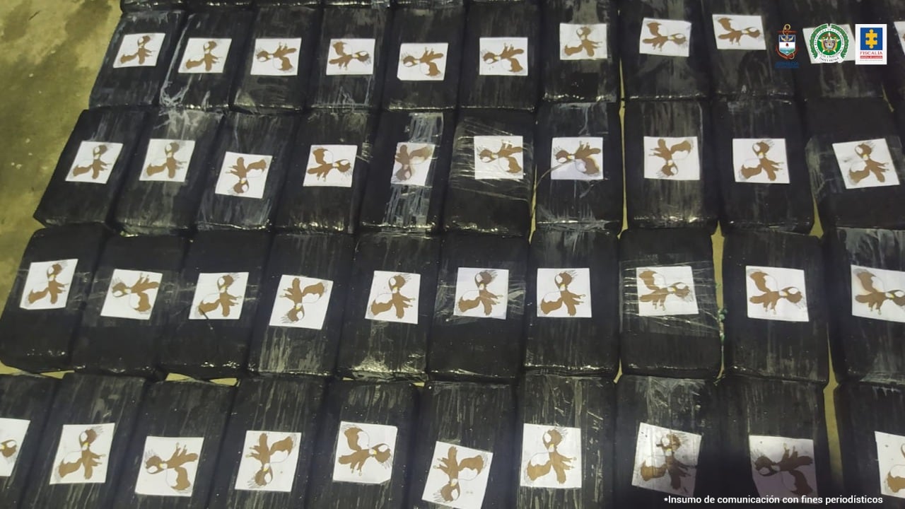 Los paquetes estaban marcados con un águila y el número 23.