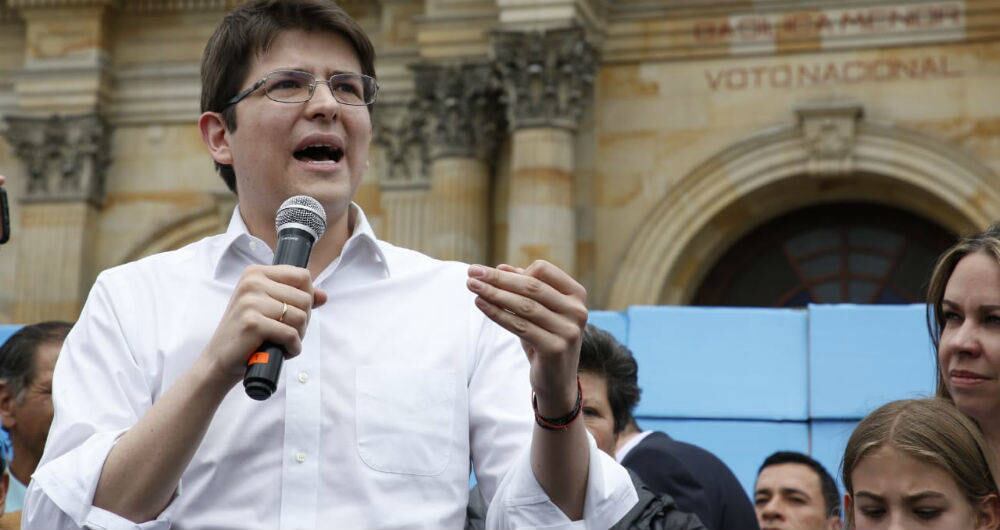 Miguel Uribe Turbay se mostró a favor de la reducción del salario de los congresistas, aunque cree que ese no es el tema de fondo, sino que se debe hablar de los privilegios que tienen actualmente los parlamentarios, entre ellos, esos que denunció.