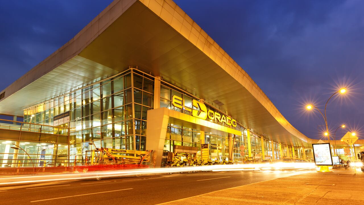 De acuerdo con la IATA, se requiere que en El Dorado se estandarice los procesos de tráfico aéreo, se priorice la aviación regular sobre la privada y se ofrezca una capacidad operativa más estable.