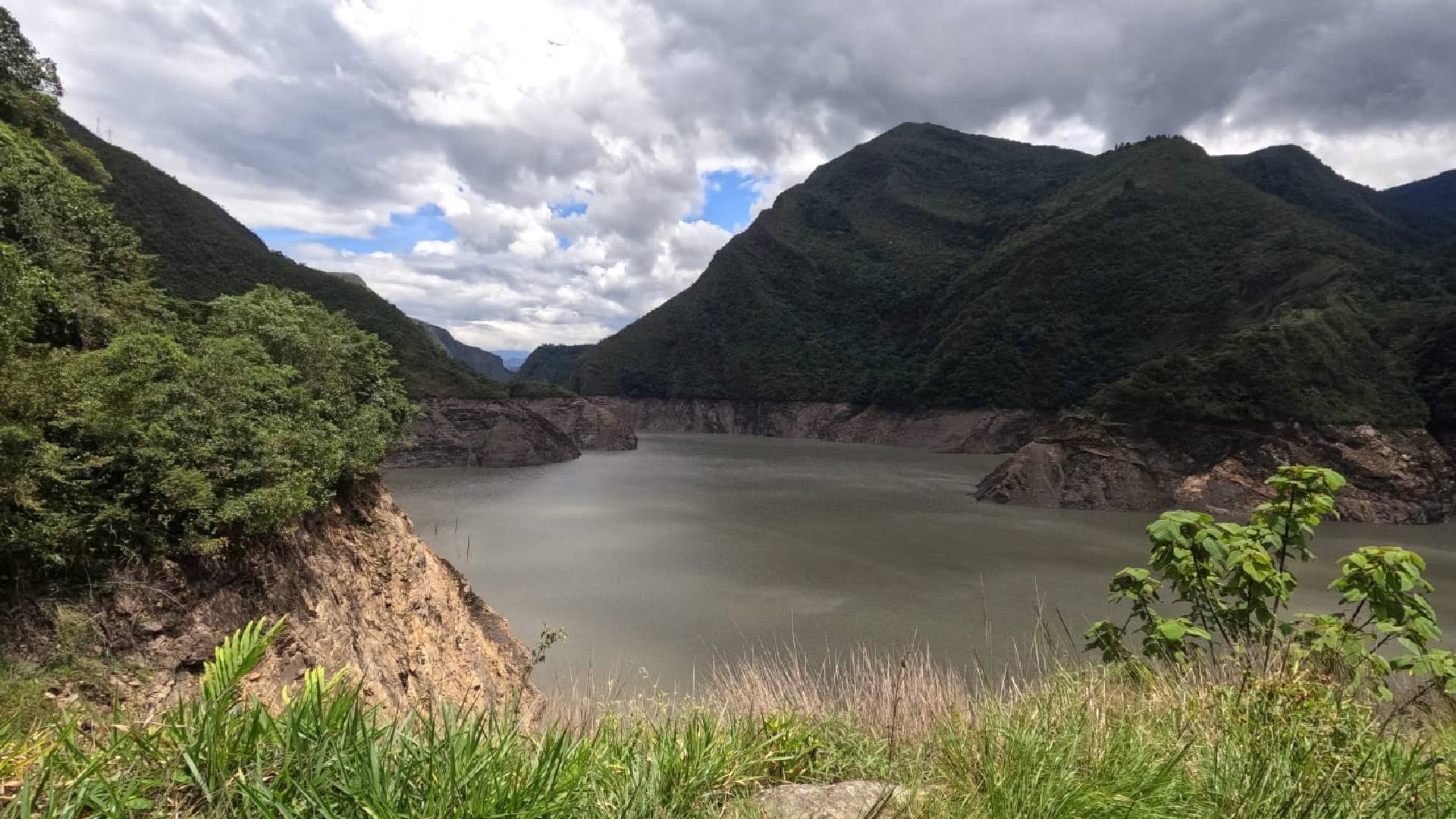 La hidroeléctrica Chivor tiene una capacidad instalada de 1.000 megavatios y cubre cerca de 6 % de la demanda energética nacional.