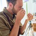 En un mundo inundado de imitaciones, explore cómo discernir entre cristales genuinos y falsos.