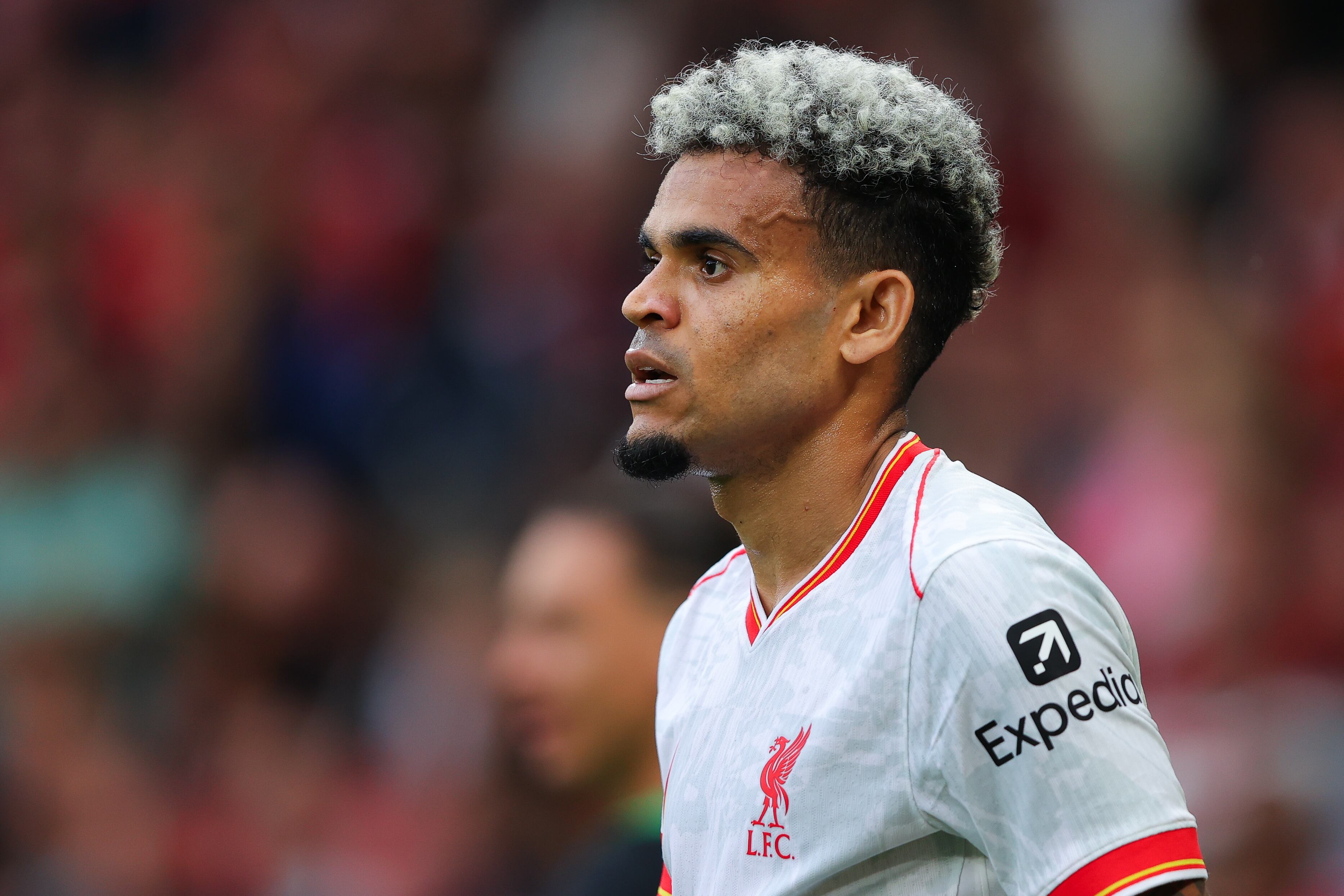 MANCHESTER, ENGLAND - SEPTEMBER 01: Luis Diaz of Liverpool during the Premier League match between Manchester United FC and Liverpool FC at Old Trafford on September 01, 2024 in Manchester, England. (Photo by James Gill - Danehouse/Getty Images)