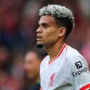 Luis Díaz fue una de las figuras del partido en Old Trafford