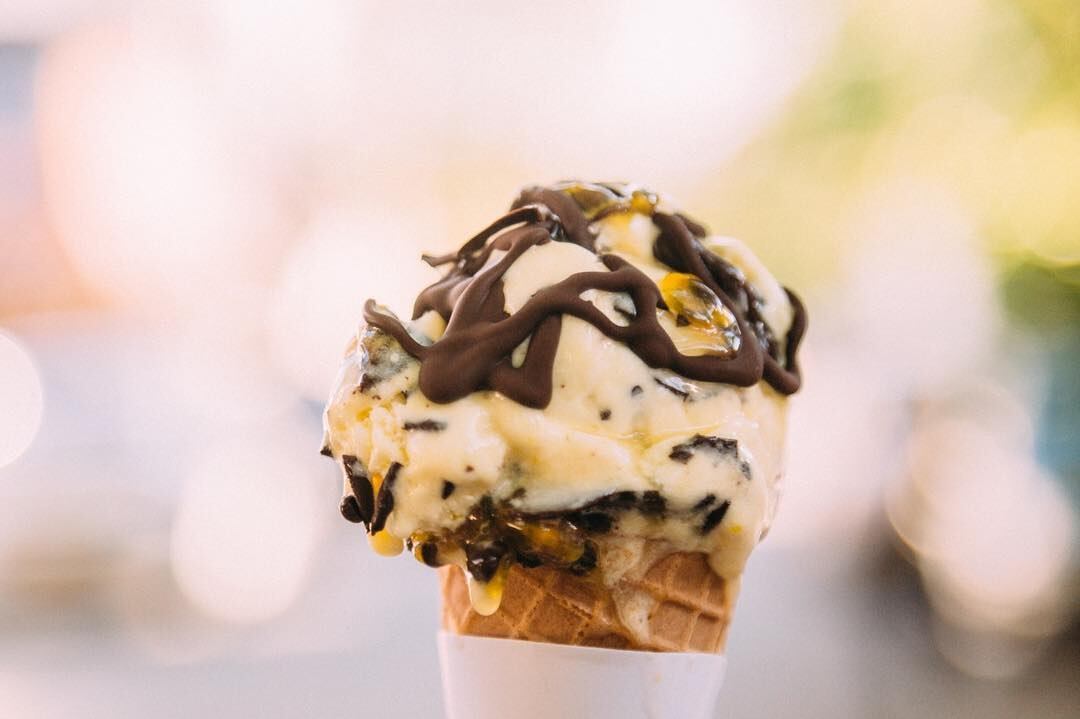 Amor-acuyá, el helado insignia y que dio nombre a la marca de helados artesanales en Medellín.