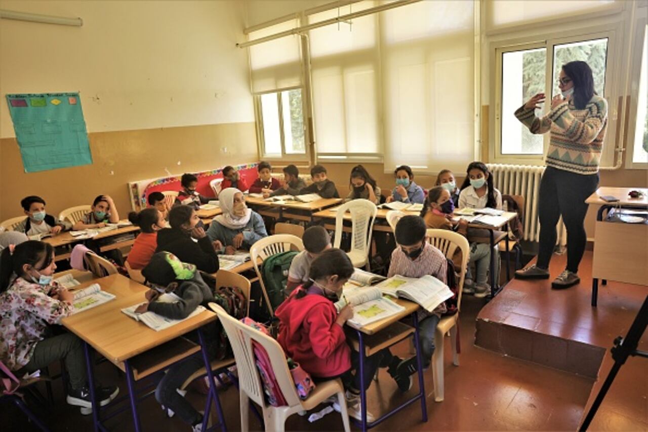 Entre la pandemia de covid-19, la explosión en el puerto de Beirut en 2020, la crisis económica y las huelgas de los maestros "la educación de los niños en Líbano se ve gravemente perturbada", detalla el Fondo de Naciones Unidas para la Infancia (Unicef).