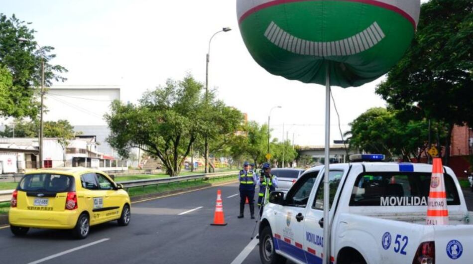 Controles en el día sin carro en Cali.