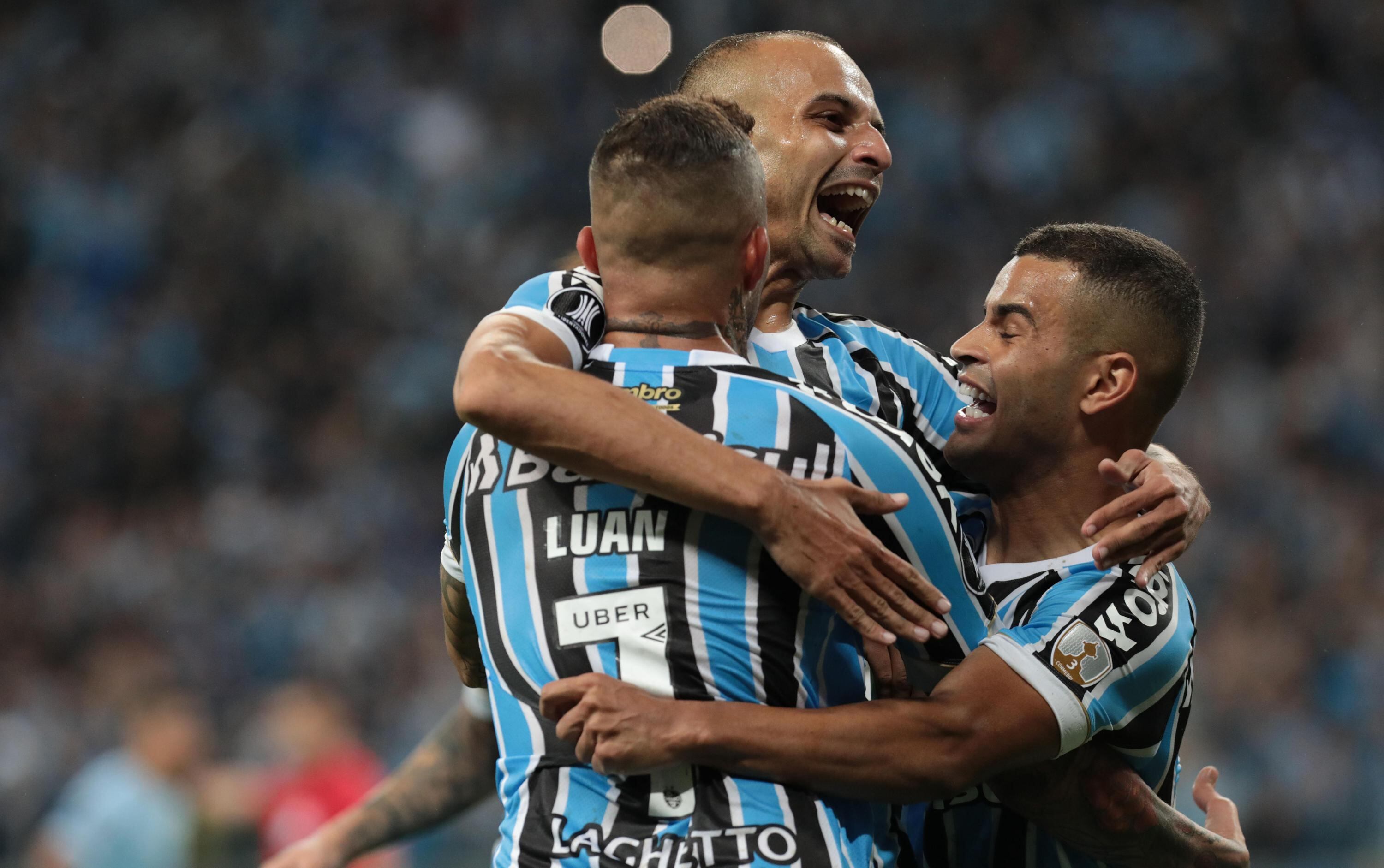 Gremio se verá las caras con River en 'semis' de Libertadores tras vencer a Tucumán.