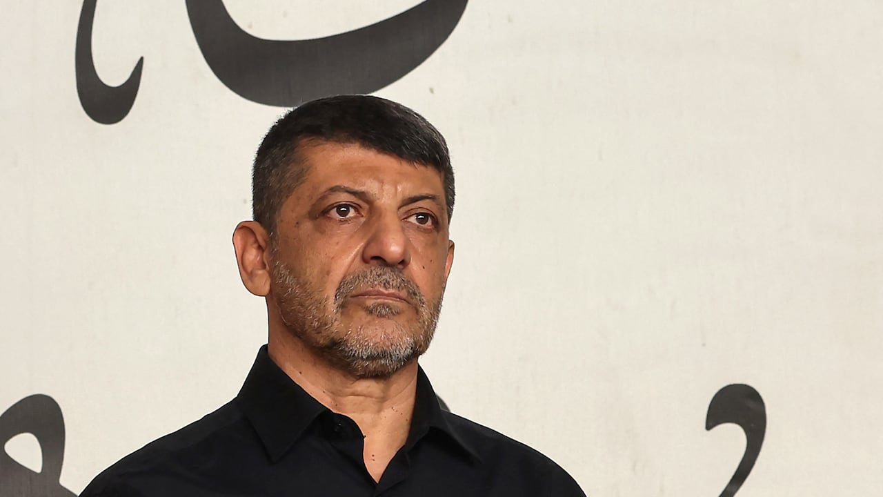 El portavoz del grupo libanés Hezbolá, Mohammad Afif, se dirige a una conferencia de prensa en Beirut el 11 de noviembre de 2024. (Foto de Anwar AMRO / AFP)