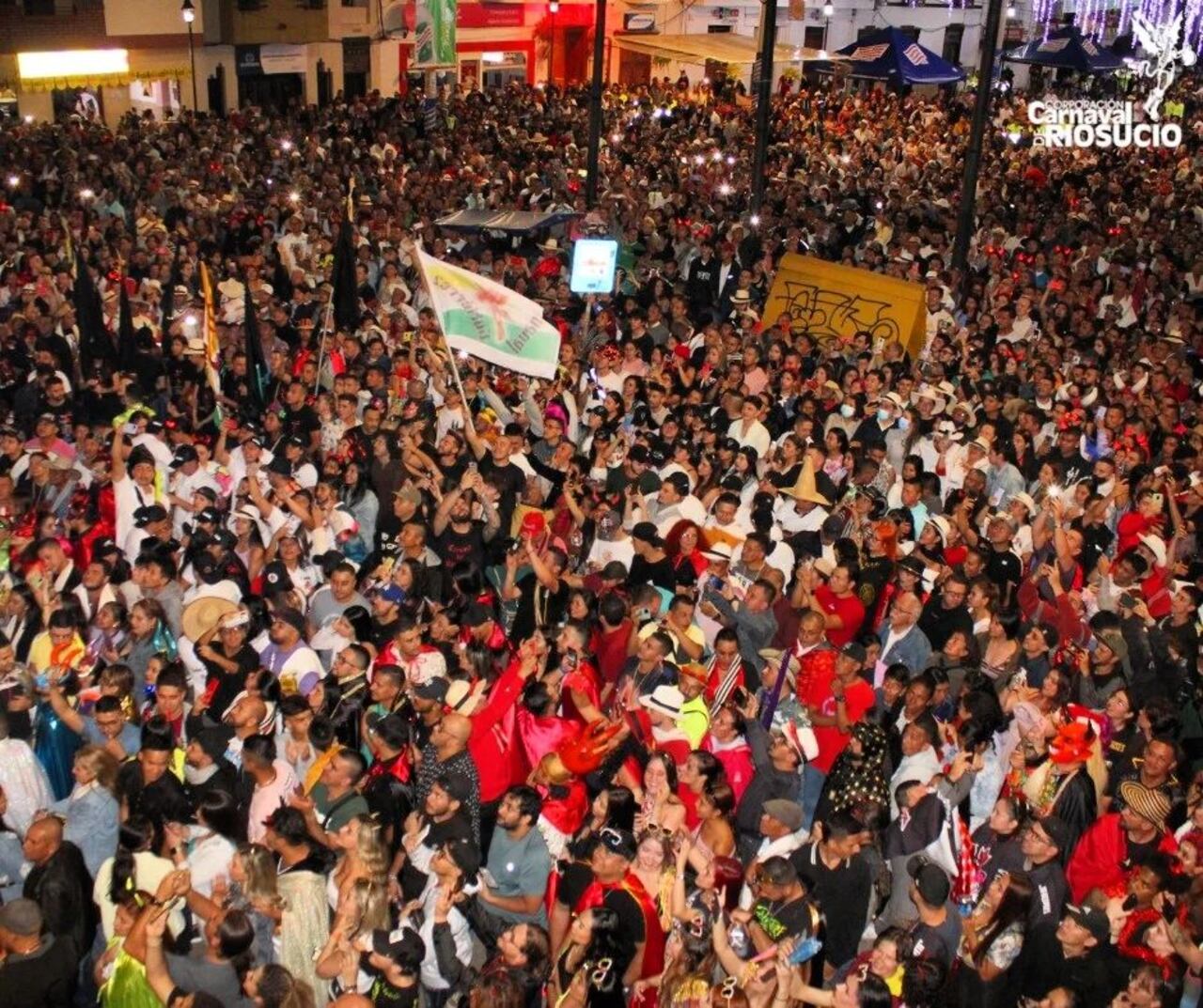 Una multitud de personas y chirimías van a recorrer las calles de la población