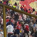 Aún se desconoce el motivo, pero algunos de los hinchas sostuvieron un enfrentamiento con los policías peruanos en el estadio. Foto: @dylan_jrsn