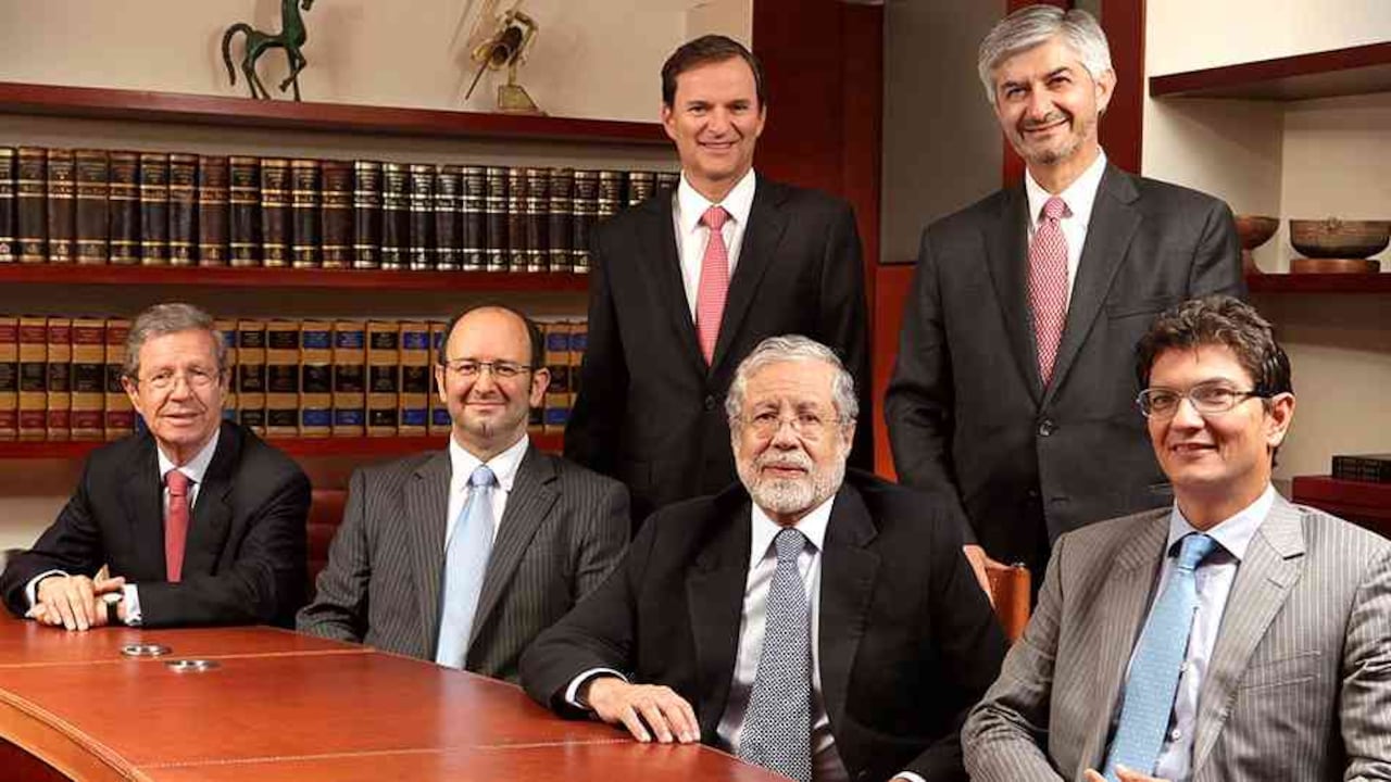 Juan Carlos Esguerra, Felipe Piquero, Juan Pablo González, Héctor Arriaga, Alfonso Miranda y Andrés Jaramillo hacen parte del equipo de expertos que conforman la firma legal Esguerra Asesores Jurídicos.