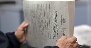 El voto es el acto por el cual una persona expresa apoyo o preferencia por cierta moción, propuesta, candidato, o selección de candidatos durante una votación, de forma secreta o pública.