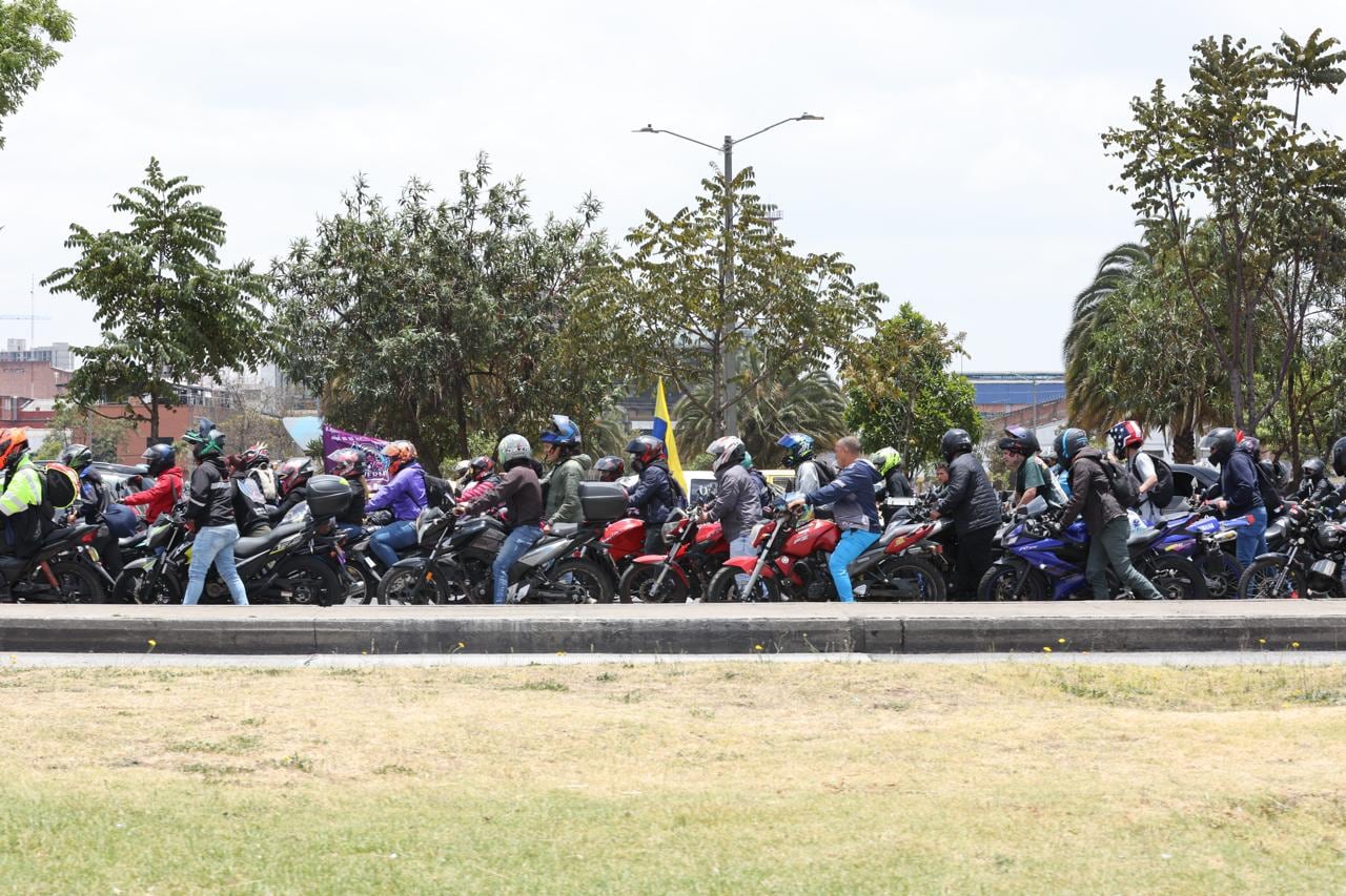 Paro de transportes y camioneros, se unen las motos