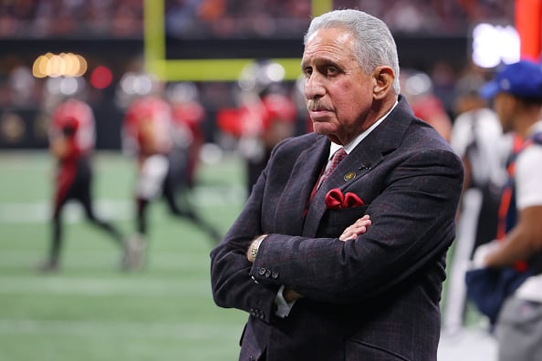 Arthur Blank es propietario del equipo de fútbol americano Atlanta Falcons.