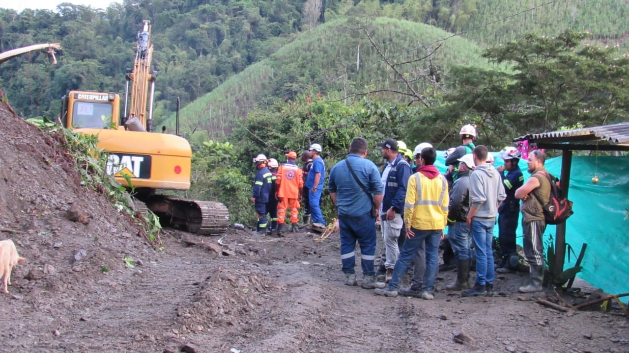 Vecinos y unidades de socorro