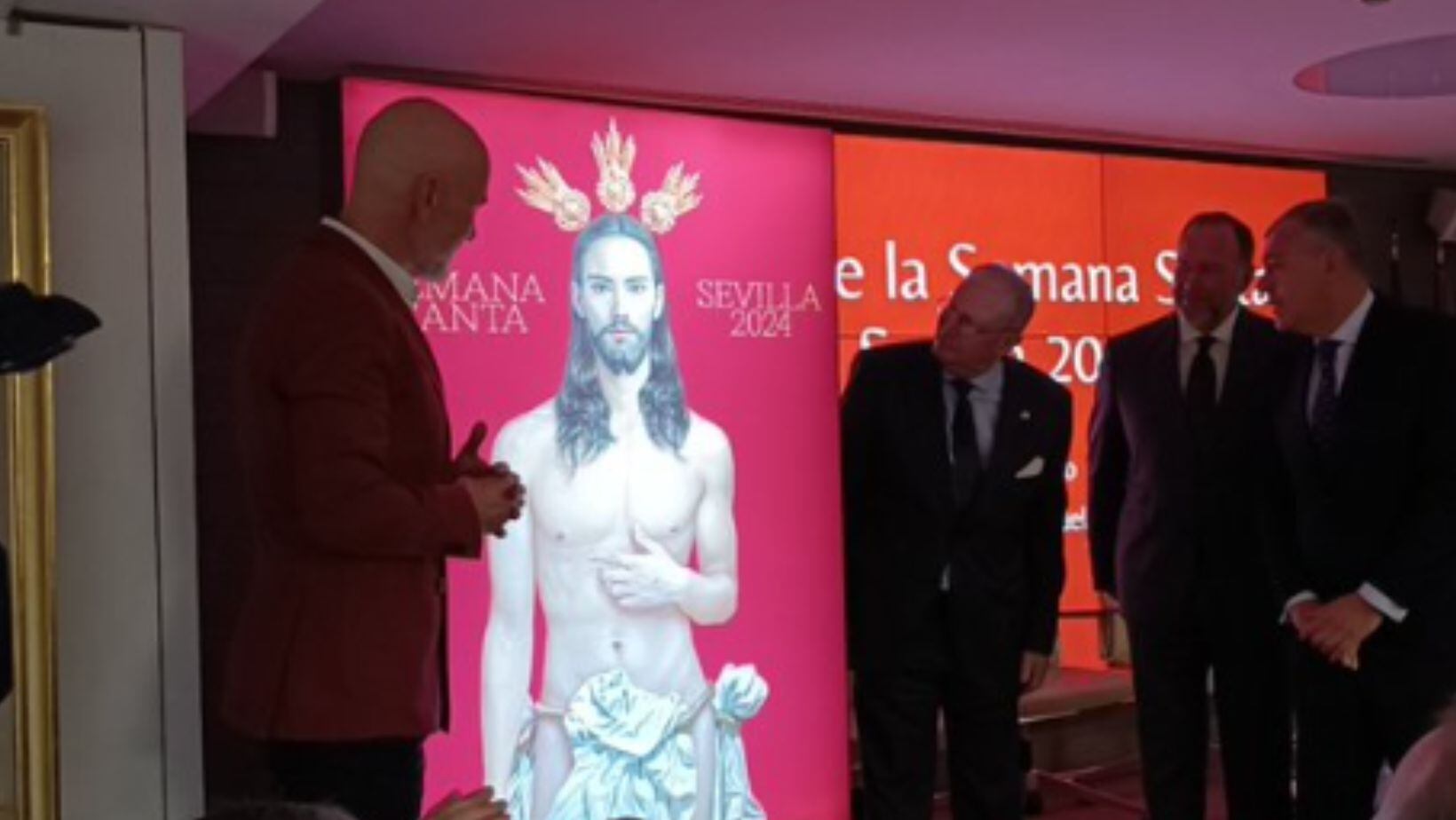 Entre la multitud solo estás Tu. Obra de Salustiano ,Semana SantaSevilla24.
X @ElConsejoSev