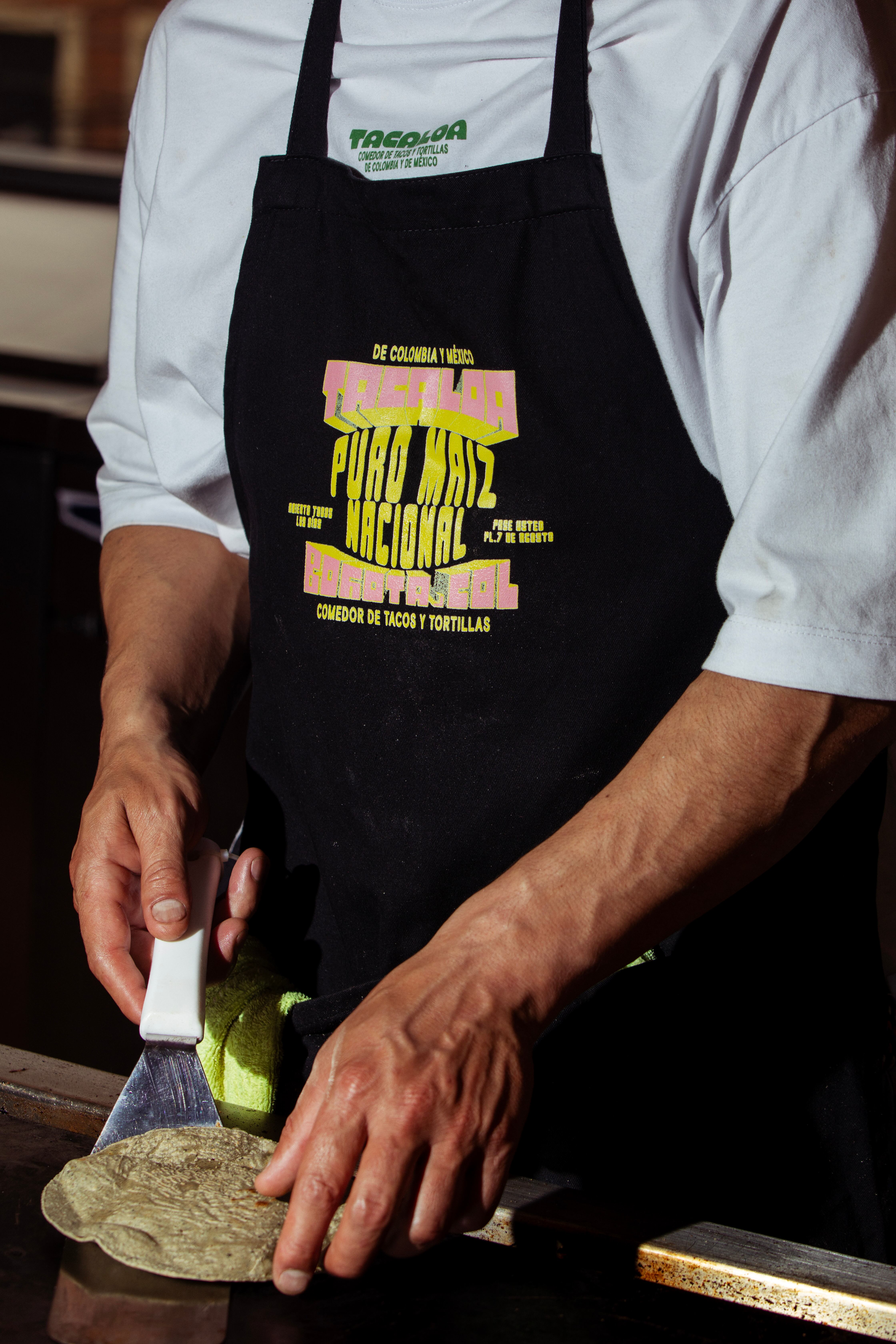 Santiago Moctezuma es el chef mexicano detrás de Tacaloa el nuevo restaurante que aterrizó en el barrio Siete de Agosto en Bogotá.