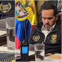 Abelardo De La Espriella y el radio que lo acompaña en sus actividades