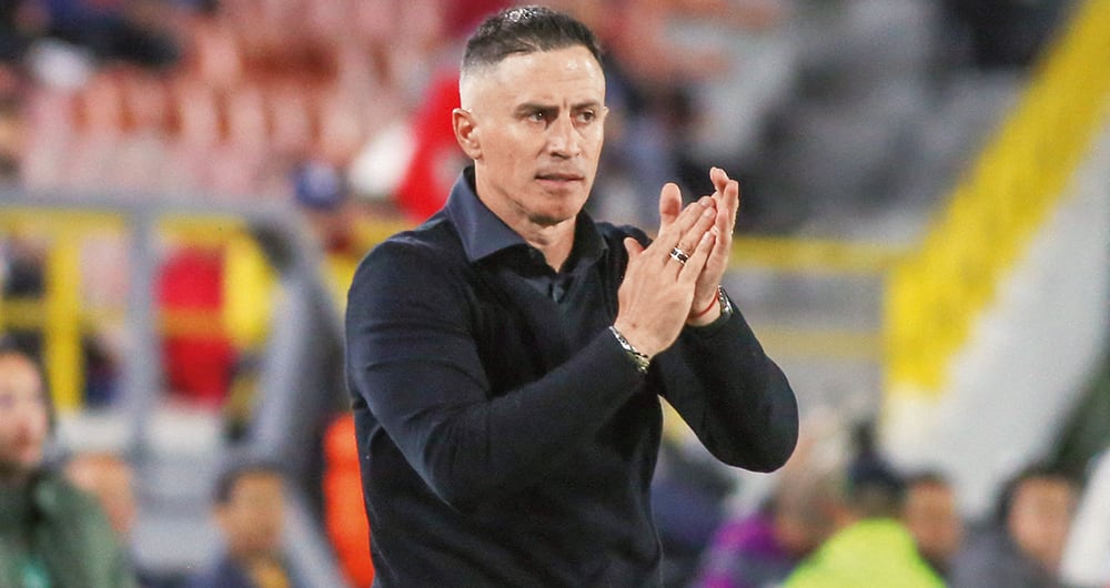   Pablo Peirano hizo escuela en Santa Fe como asistente técnico y ahora busca la décima estrella del equipo como técnico en propiedad. 