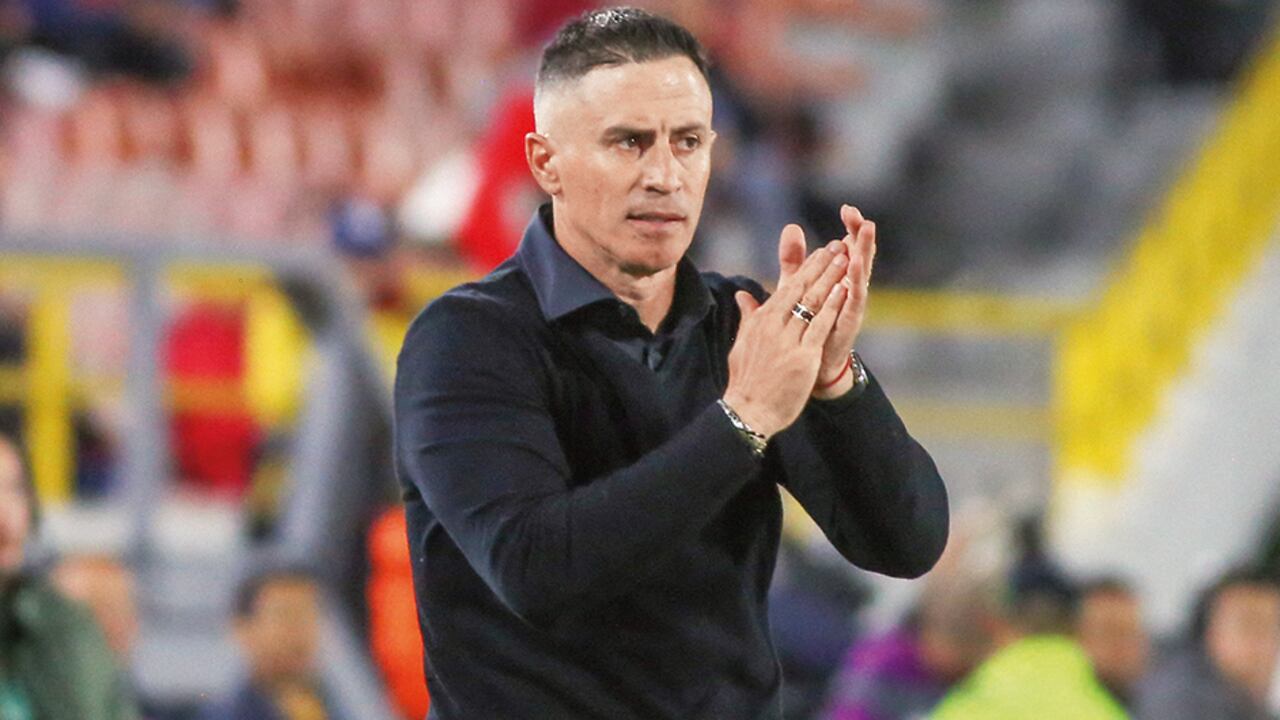 Pablo Peirano hizo escuela en Santa Fe como asistente técnico y ahora busca la décima estrella del equipo como técnico en propiedad.