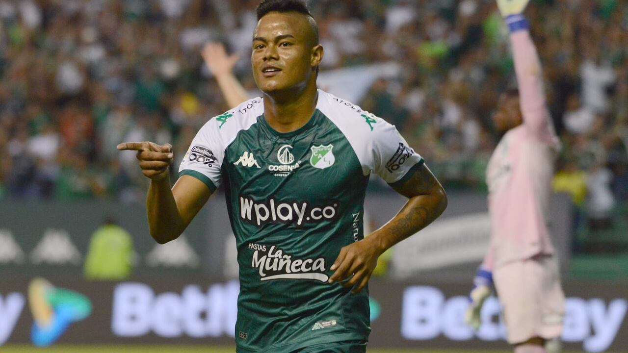 Luís Sandoval festejando el gol ante Nacional.