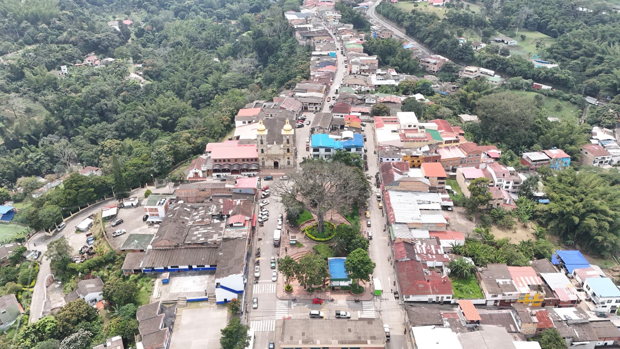 Antes conocido como 'primavera cundinamarquesa', este es el pueblo  donde el paisaje se fusiona con el verde de las montañas y cielo azul