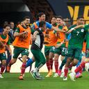 Santiago Giménez (11) de México celebra su gol con sus compañeros durante la segunda mitad de la final de la Copa Oro de CONCACAF contra Panamá, el domingo 16 de julio de 2023, en Inglewood, California (AP Photo/Ashley Landis)