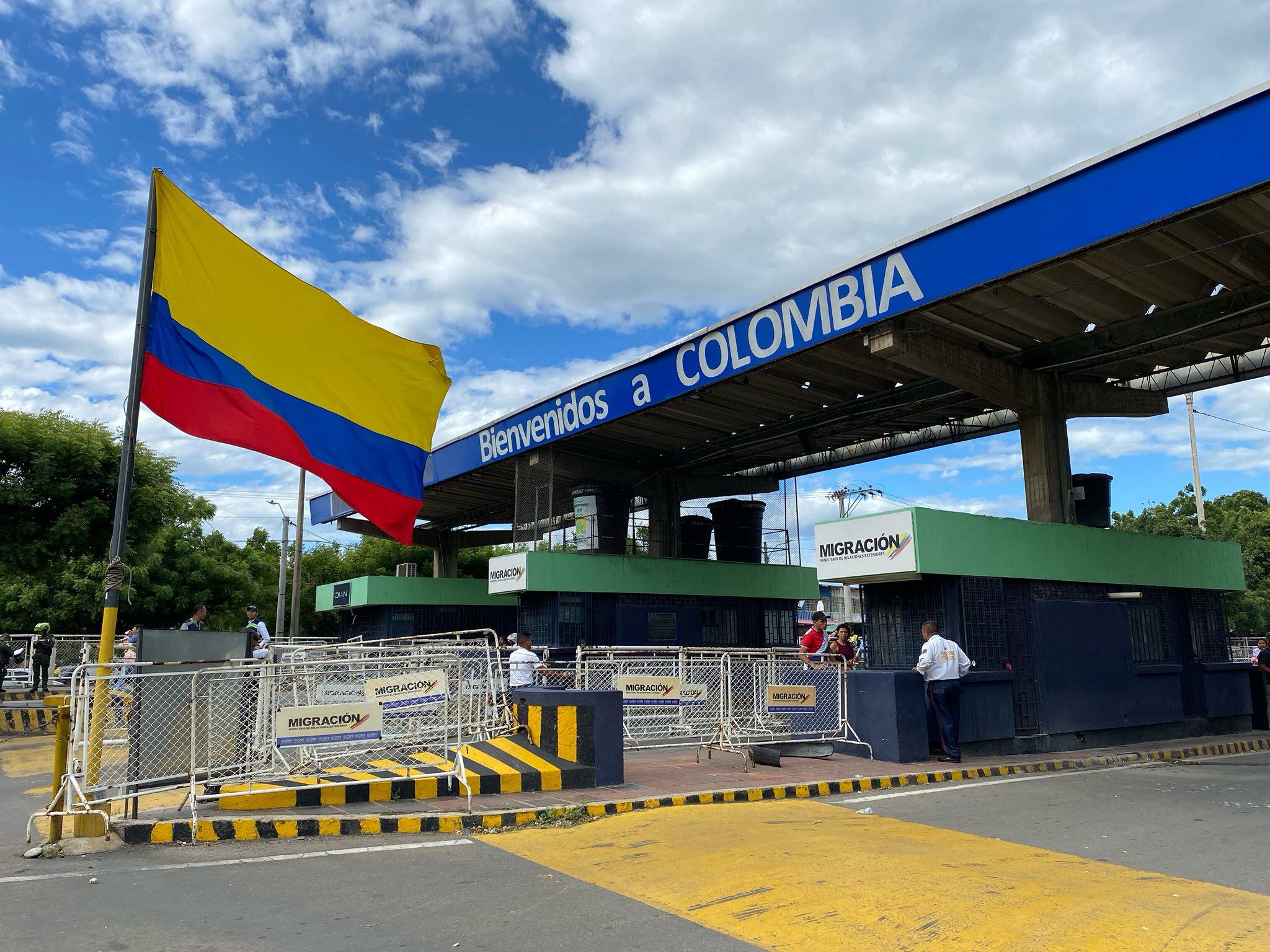 Colombia adelantó cierre de la frontera con Venezuela por elecciones y sorprendió a viajeros en Norte de Santander

La medida comenzó a aplicarse desde la mañana de este viernes, varias horas antes de lo previsto inicialmente. Migración Colombia confirmó que el cierre se extiende a todos los pasos fronterizos terrestres y fluviales del país hasta el lunes 22 de junio.