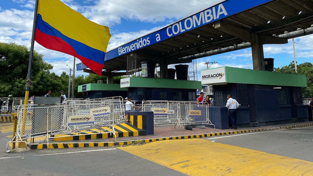 El hombre habría entregado un documento de permanencia adulterado.
