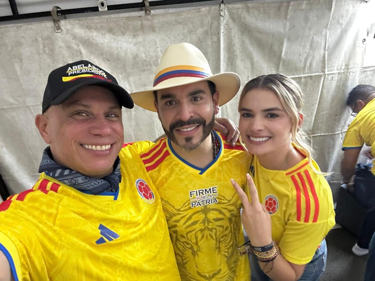 Sergio Araujo, Abelardo de la Espriella y Ana Lucía Pineda en un evento público.