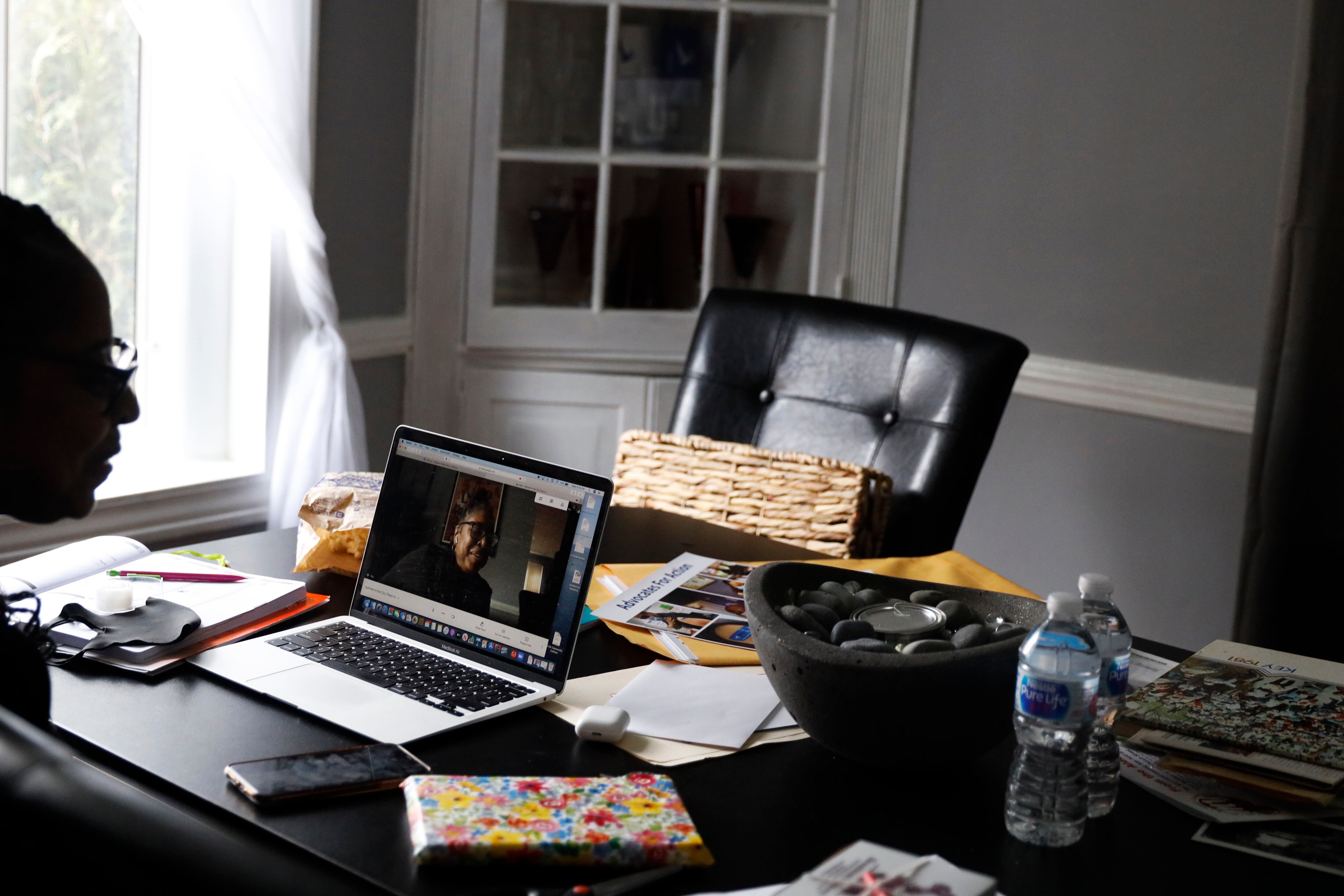 Herramientas para conseguir trabajo remoto. (AP Photo/Shafkat Anowar)