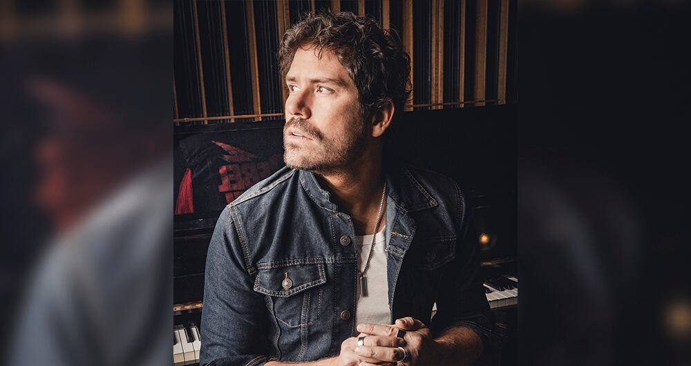 Samper, cantante y compositor. 