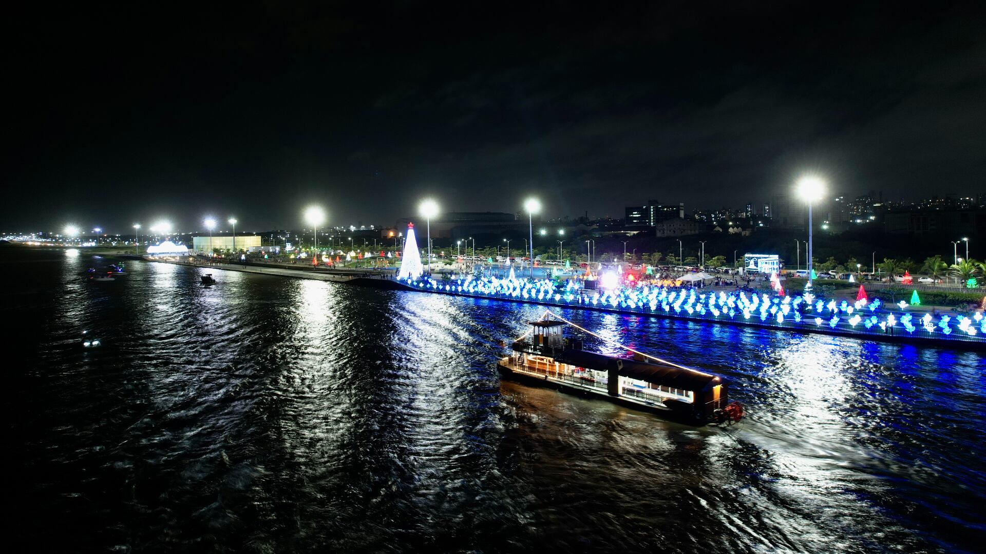 Este año la temática es la biodiverciudad y las luces se concentrarán en el malecón y algunos parques cercanos.