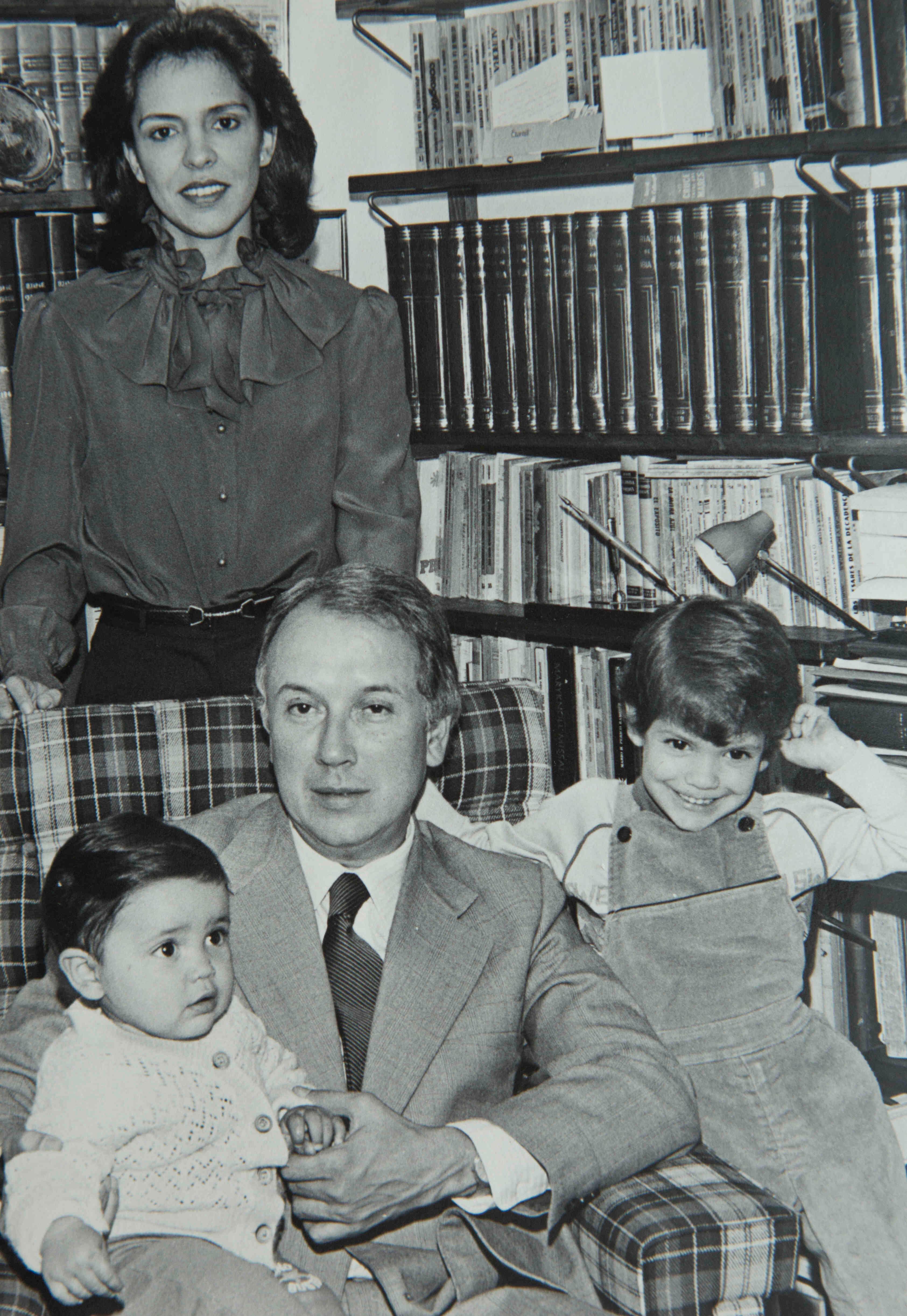 Iván Duque y su papá tenían una relación de complicidad que su mamá admiraba con orgullo. Desde muy pequeño, lo acompañaba en los actos políticos que él realizaba por todo el país y de él aprendió a acercarse a la gente, al pueblo. 