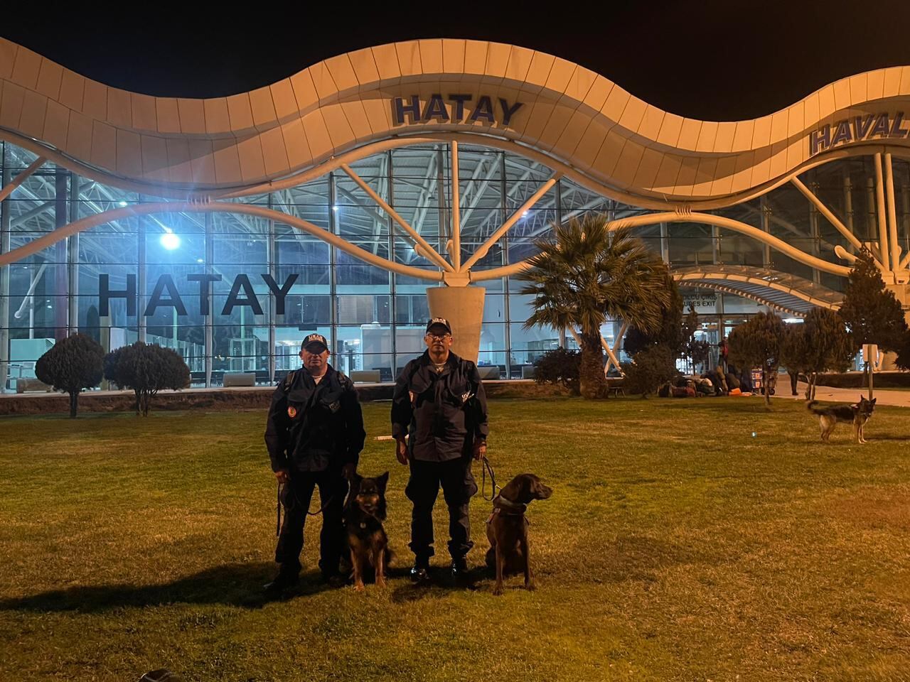 Parte de la delegación colombiana en una de las provincias de Turquía más afectadas por el terremoto.