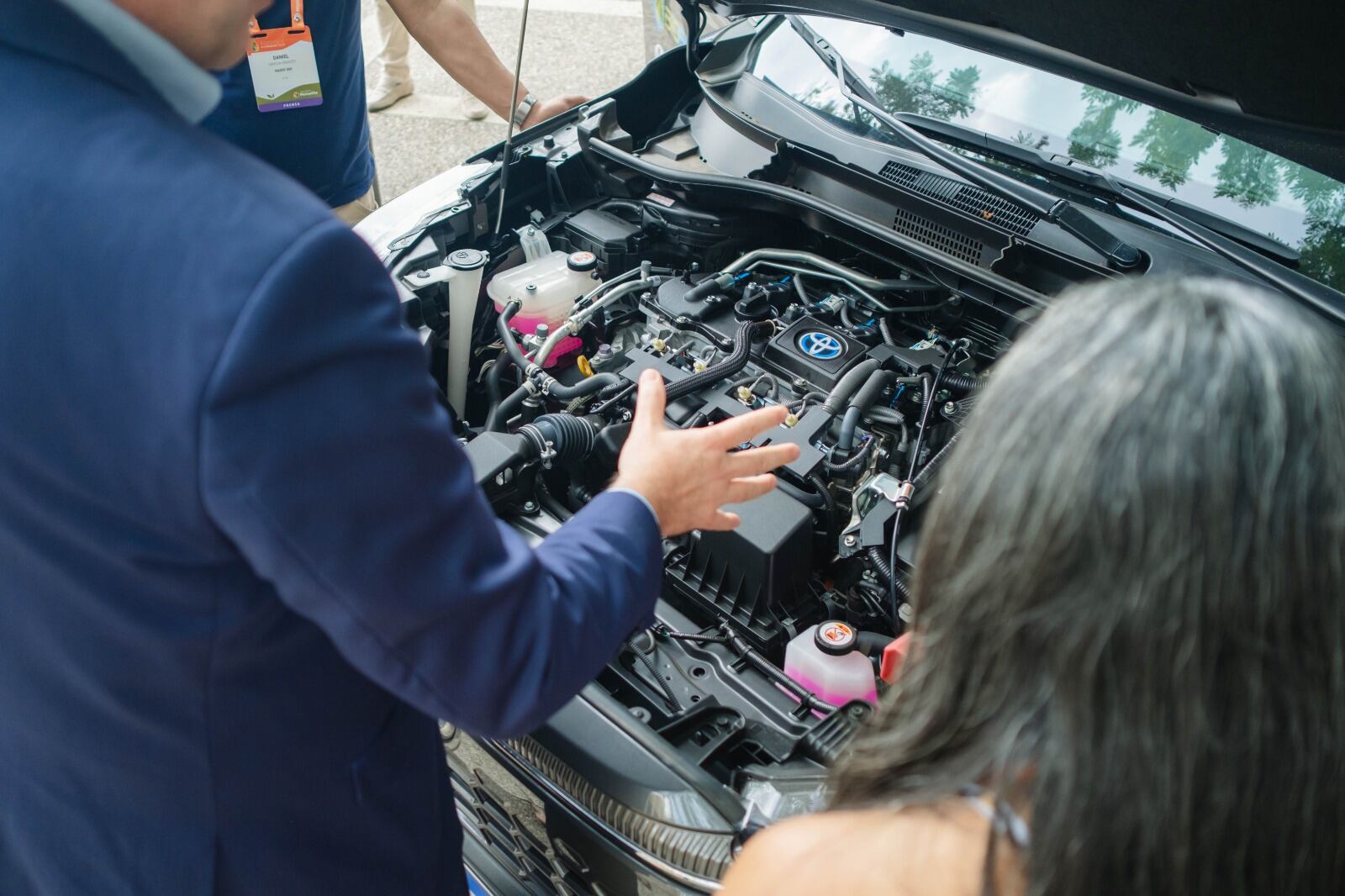 El Toyota Corolla Cross Hybrid Flex puede funcionar con bioetanol de caña de azúcar producido en Colombia.